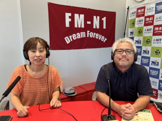 安谷 英記子さん(おしゃべりカフェデコポン 代表)、 山本 潤さん(おしゃべりカフェデコポン メンバー)「よろしく！スタジオサミット」